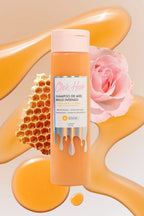 Shampoo de Miel Brillo Intenso Click Hair junto a panal de miel y rosa rosada
